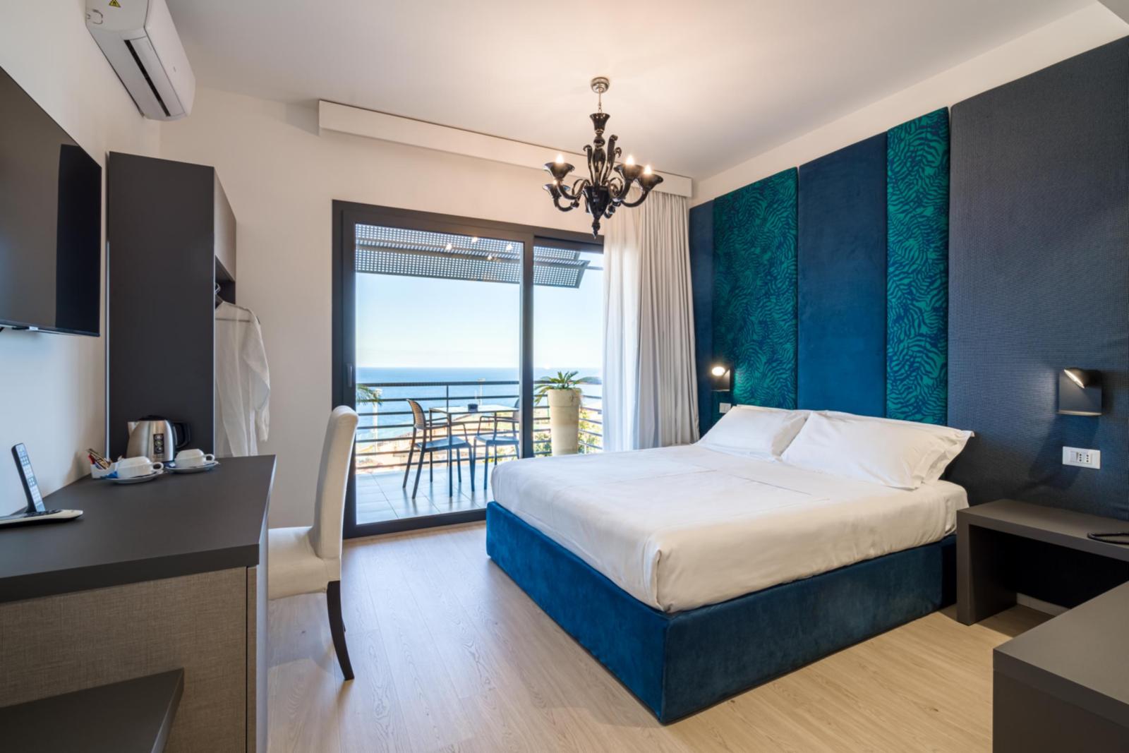 Deluxe-Zimmer mit Balkon und Meerblick