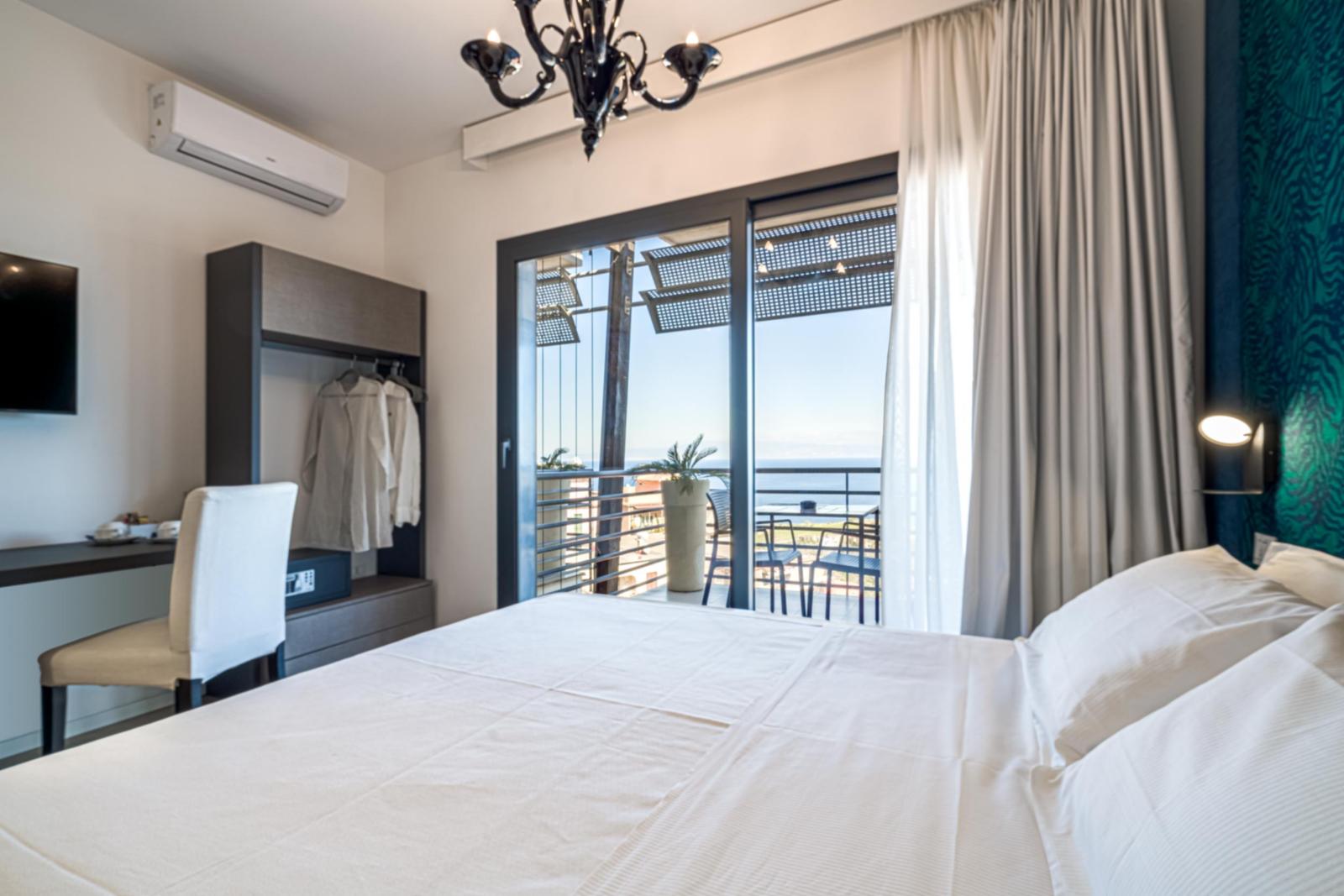 Deluxe-Zimmer mit Balkon und Meerblick
