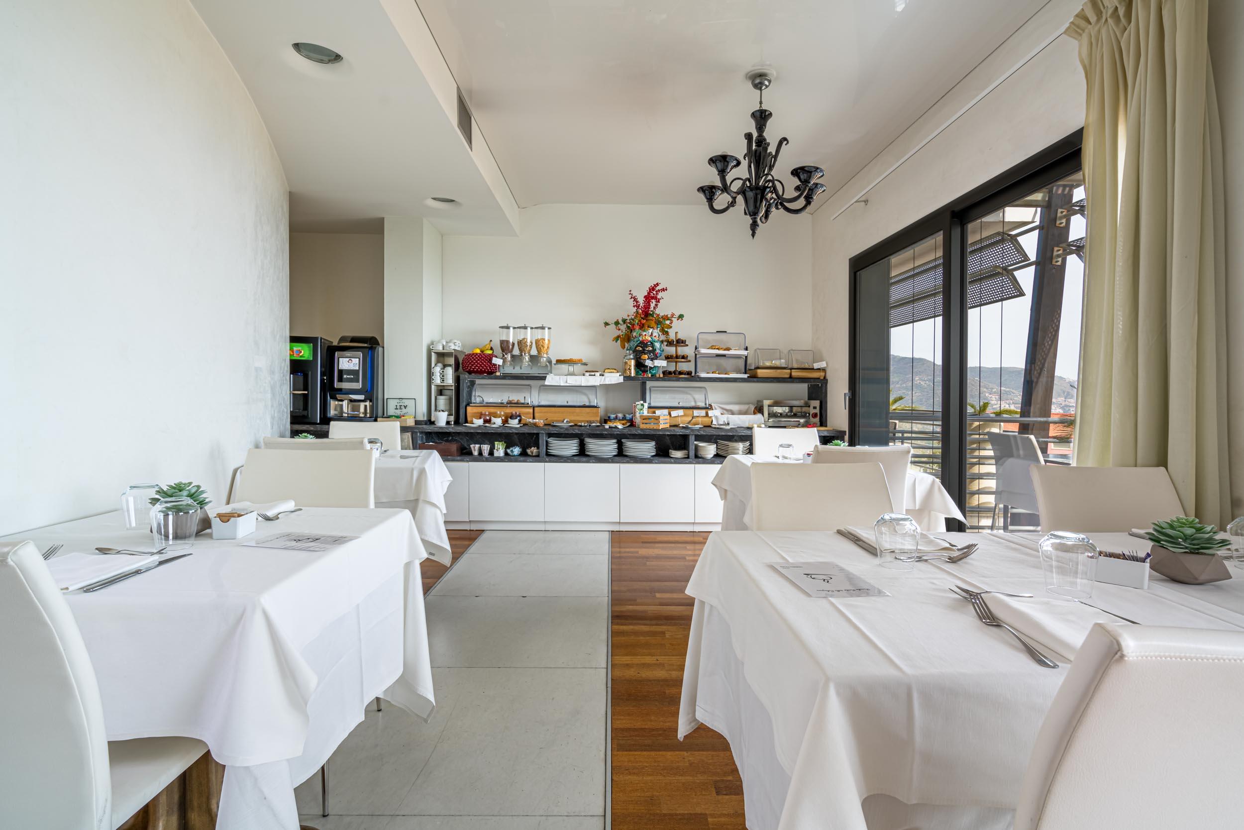 Breakfast room at Taormina Palace Hotel